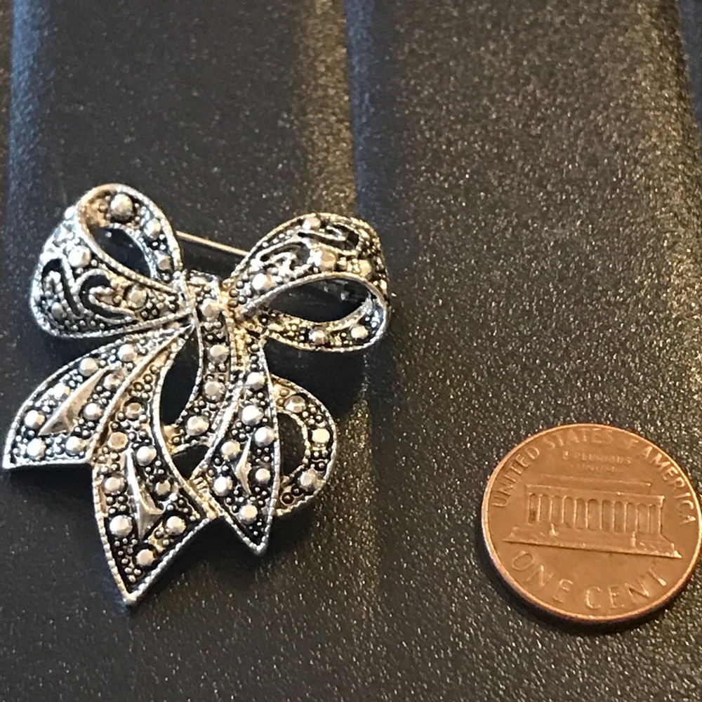 Bow pin silver color marcasite style
